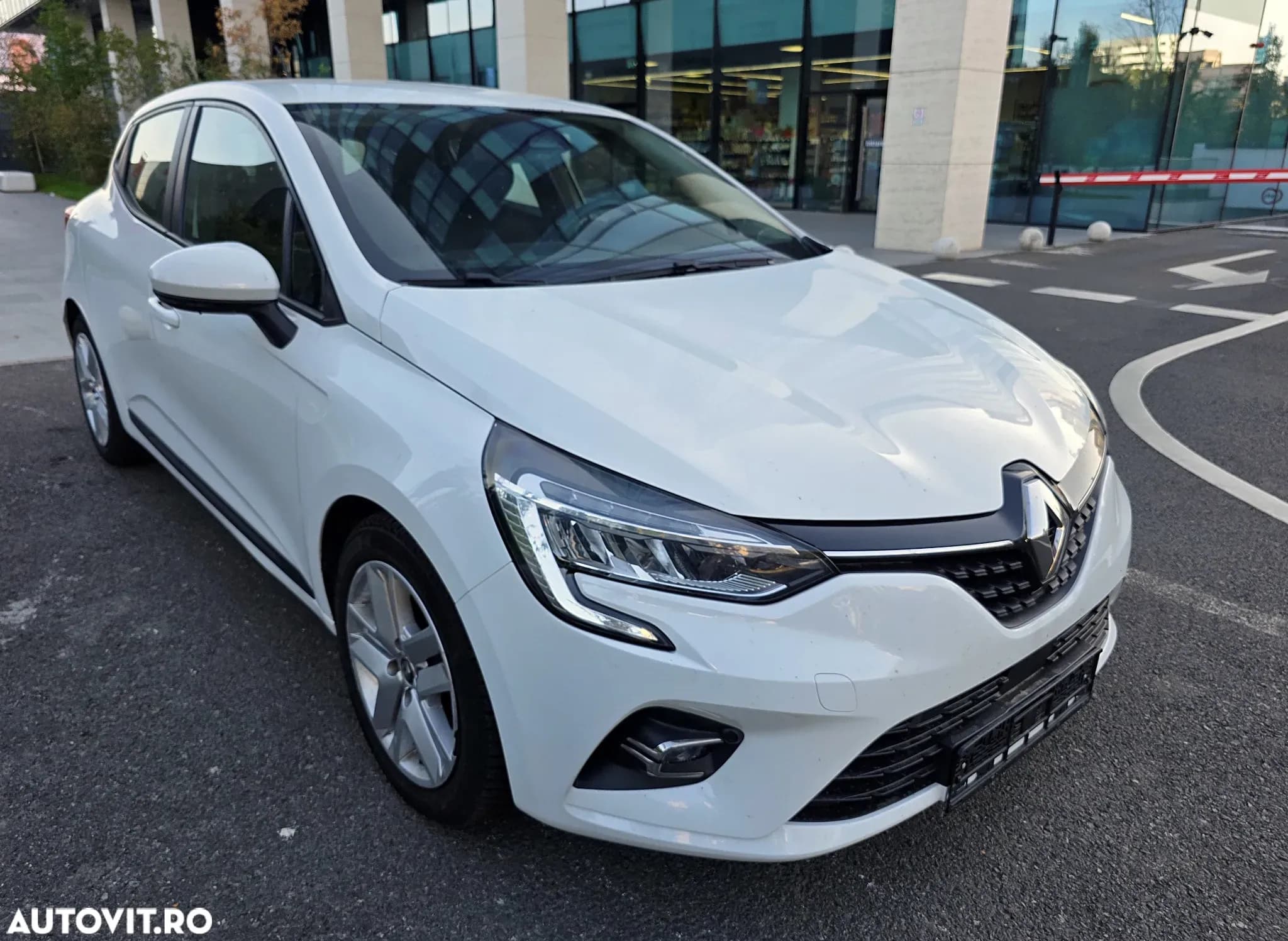 Renault Clio photo 1