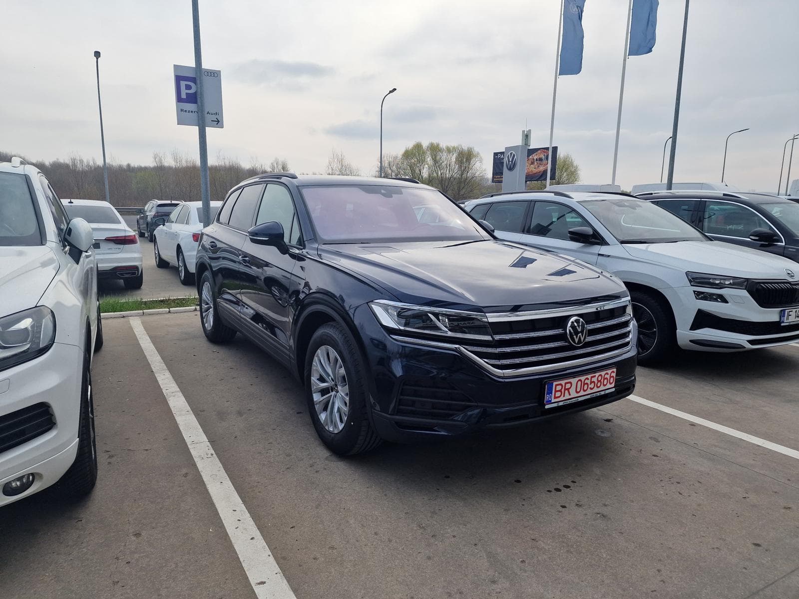 VW Touareg photo 1